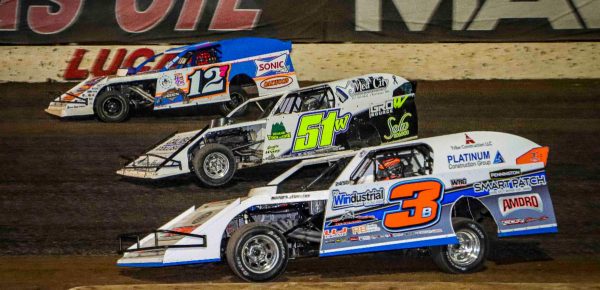 Hot feature battles highlight Night 2 of Summit USRA Nationals at Lucas Oil Speedway